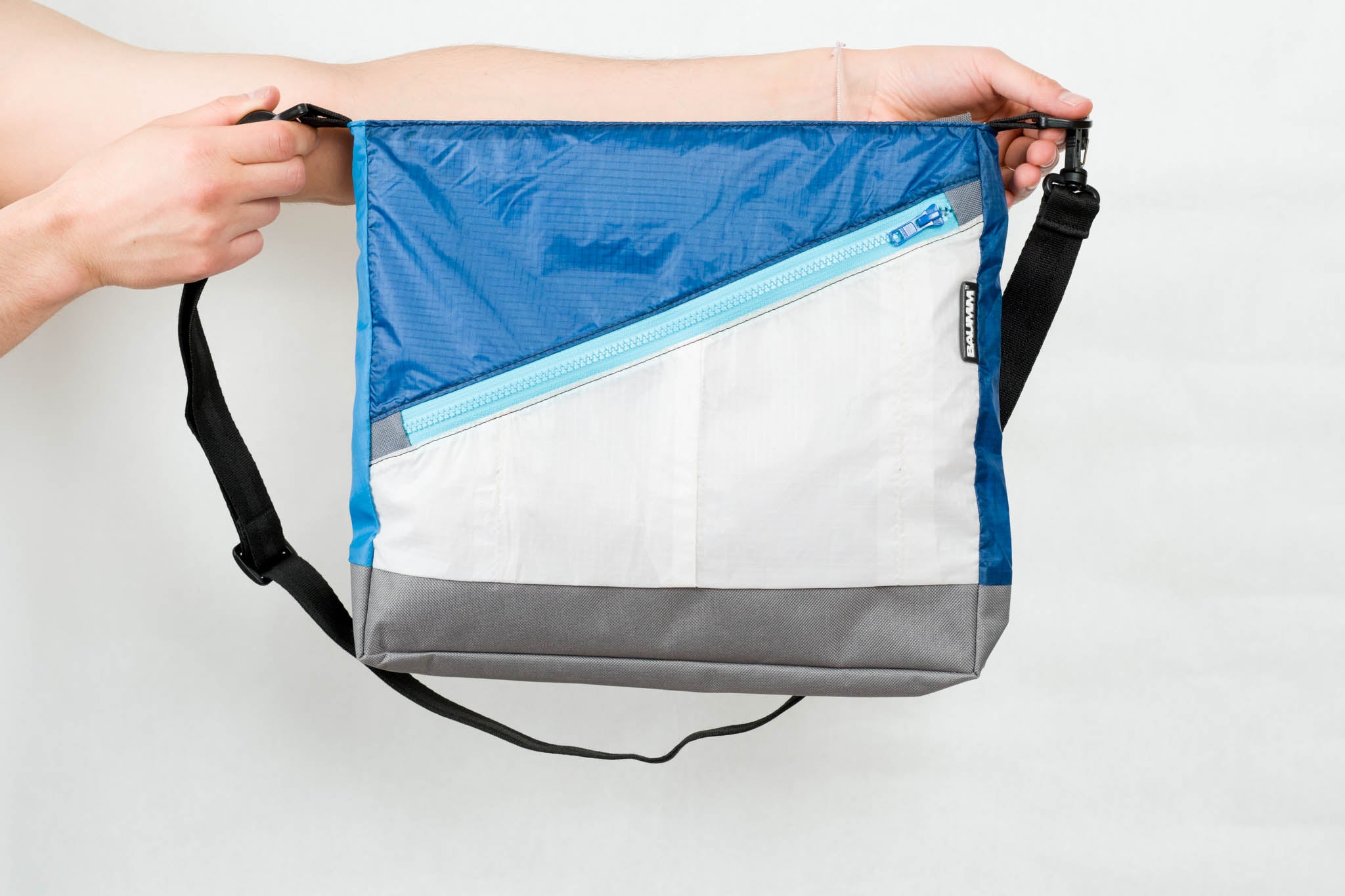 crossbody bag blue white morral g BAUMM