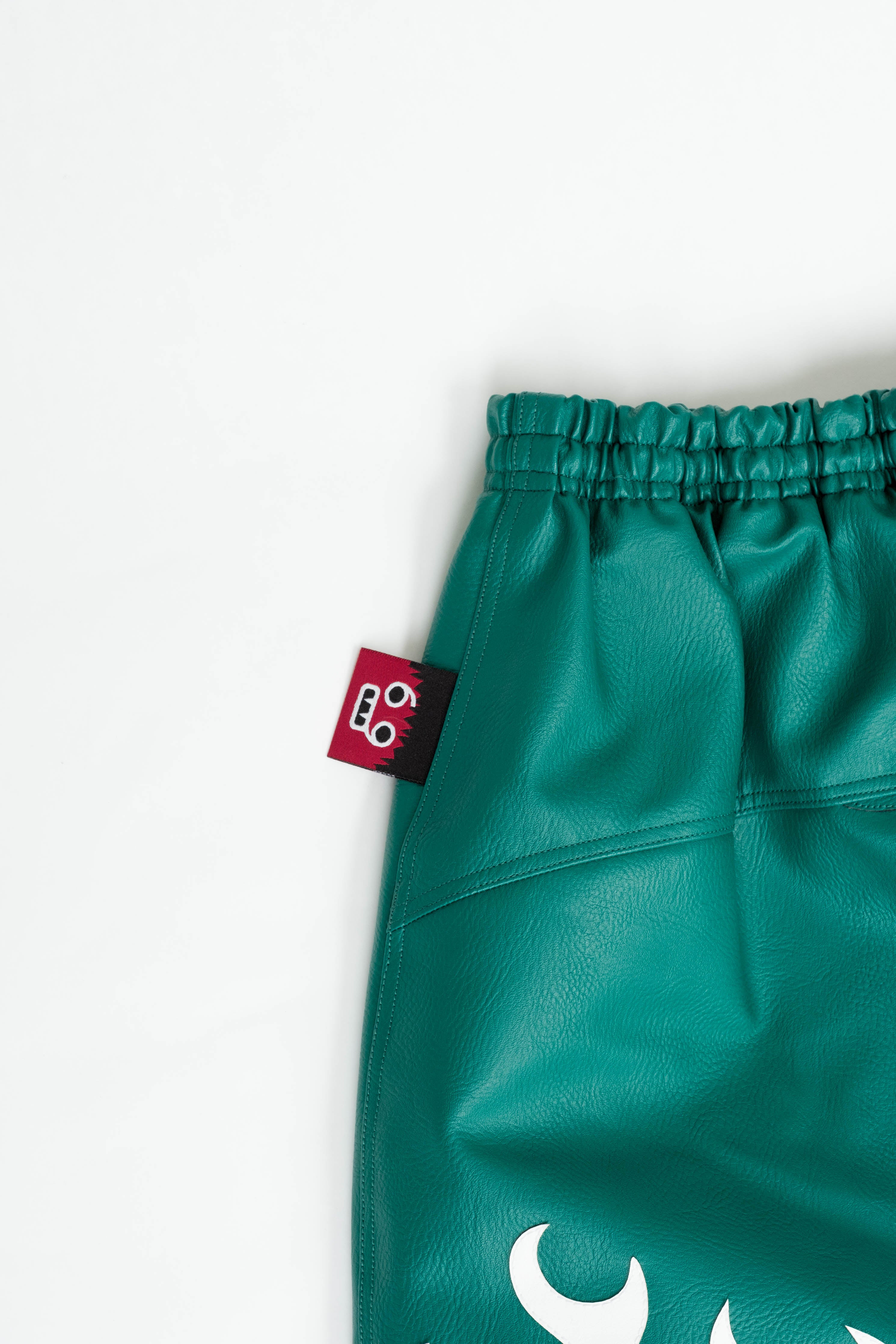 green shorts flama BORN IN 69