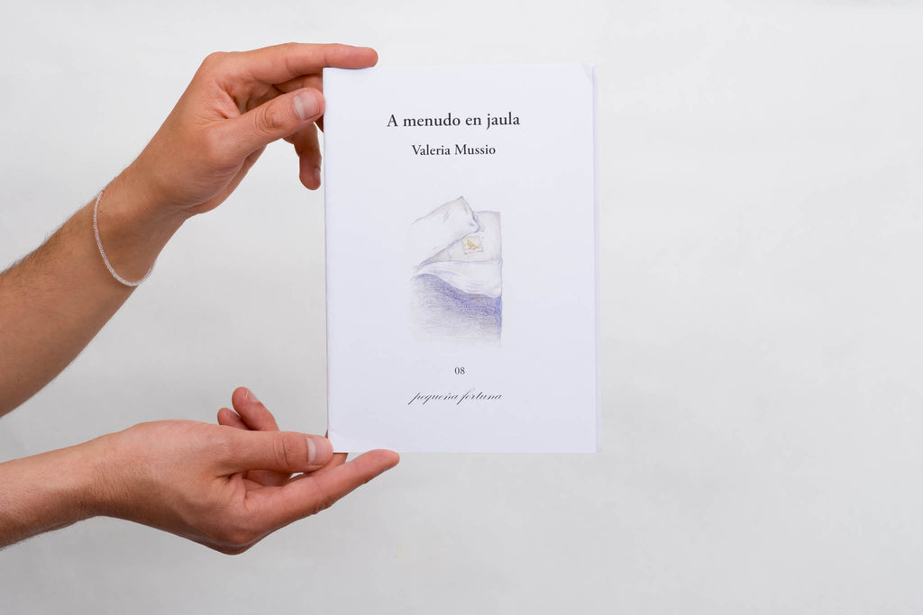 book a menudo en jaula VALERIA MUSSIO